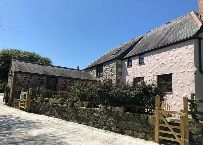 Farm Accommodation - The Lizard Peninsula, Cornwall