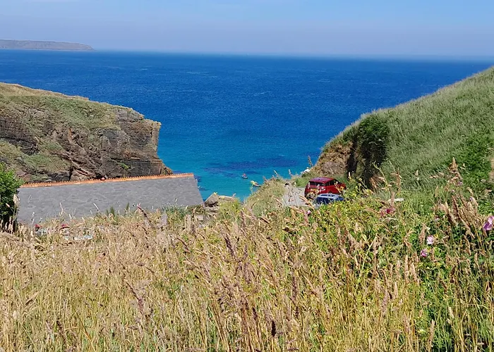 Farm Accommodation - The Lizard Peninsula, Cornwall